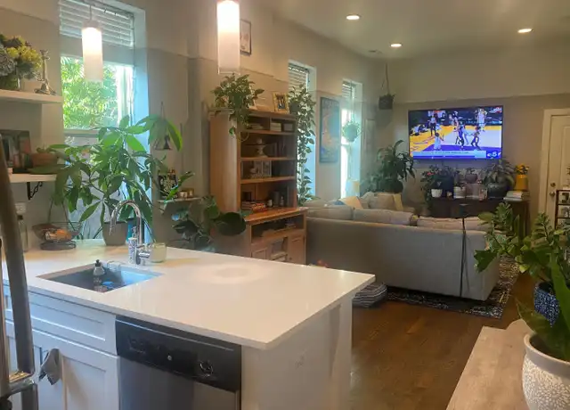 Property at 1059 N Damen Ave, Chicago, IL, 60622, 2 beds, 1 bath, [object Object]