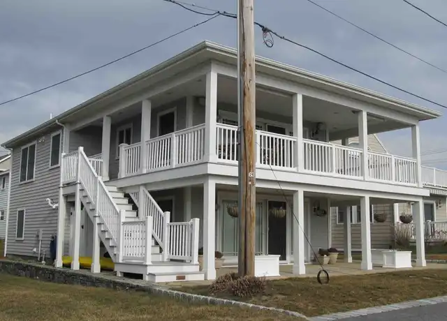 Property at 11 Shore Rd, Narragansett, RI, 02882, 3 beds, 2 baths, [object Object]