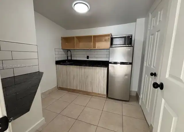 Property at 633 NW 15th Ave #6, Fort Lauderdale, FL, 33311, 0 beds, 1 bath, [object Object]