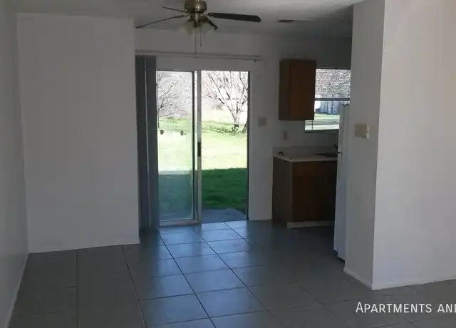 Property at 450 N Live Oak Ave, New Braunfels, TX, 78130, 2 beds, 1 bath, [object Object]