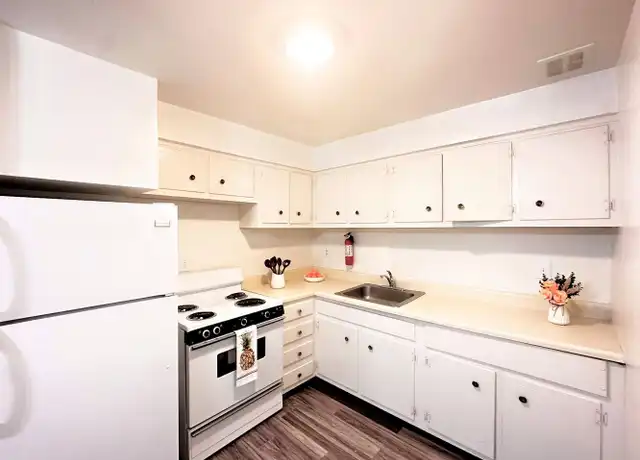 Property at 101 W Baltimore Pike Unit C01, Clifton Heights, PA, 19018, 1 bed, 1 bath, [object Object]