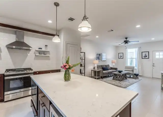 Property at 118 Sylvester Rd, Houston, TX, 77009, 3 beds, 2.5 baths, [object Object]
