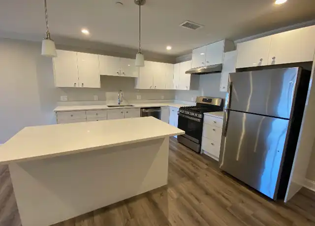 Property at 918 Providence Hwy Unit 210, Dedham, MA, 02026, 1 bed, 1 bath, [object Object]