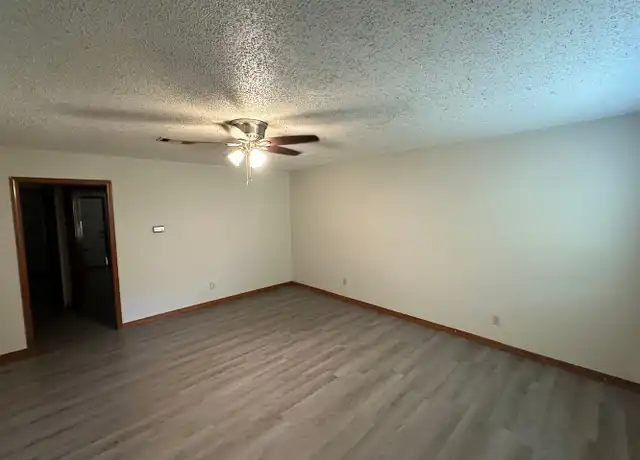 Property at 1415 N Nashville Ave, Russellville, AR, 72801, 2 beds, 1 bath, [object Object]