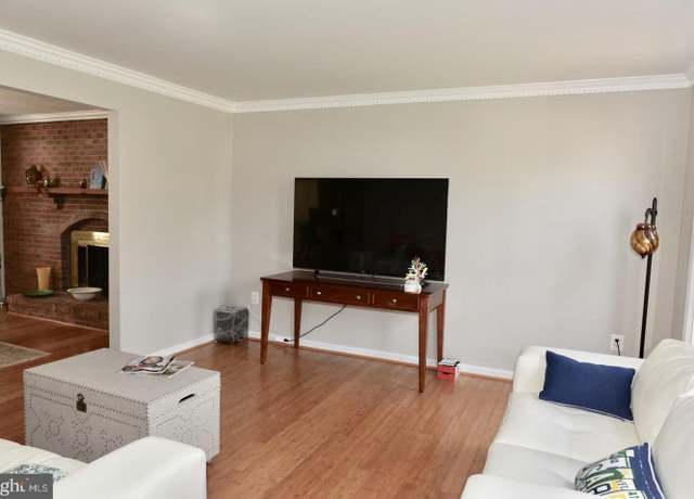 Photo of 11778 Hollyview Dr, Great Falls, VA 22066