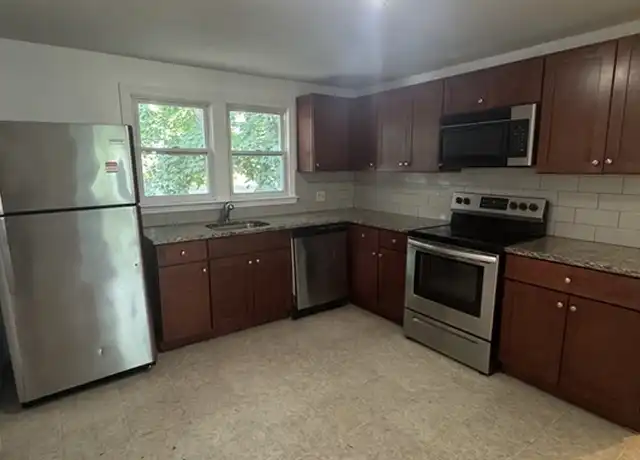Property at 10 County St Apt 3, Mansfield, MA, 02048, 2 beds, 1 bath, [object Object]