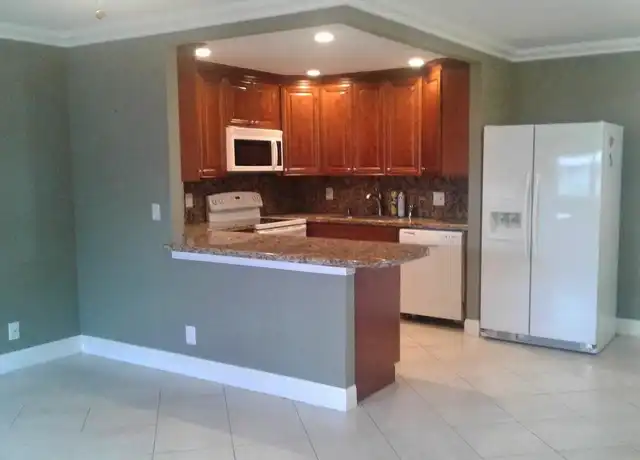 Property at 94 Valencia D, Delray Beach, FL, 33446, 1 bed, 1.5 baths, [object Object]