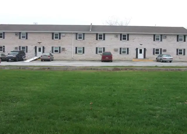 Property at 465 E Main St Unit 10, Warrensburg, IL, 62573, 1 bed, 1 bath, [object Object]