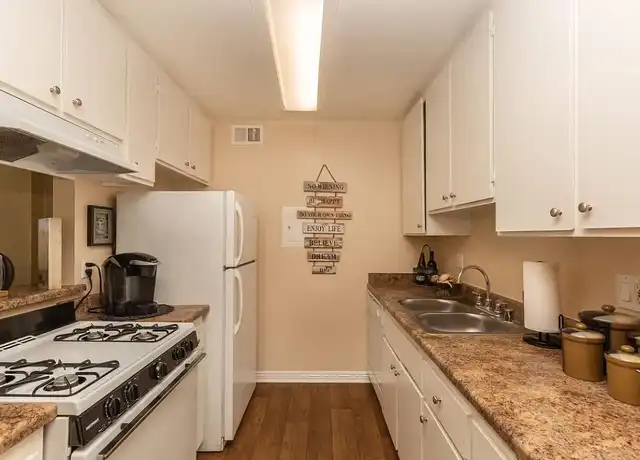 Property at The Meadows Apartments - 10601 Diana Ave, Riverside, CA, 92505, 2 beds, 1-2 bath, [object Object]