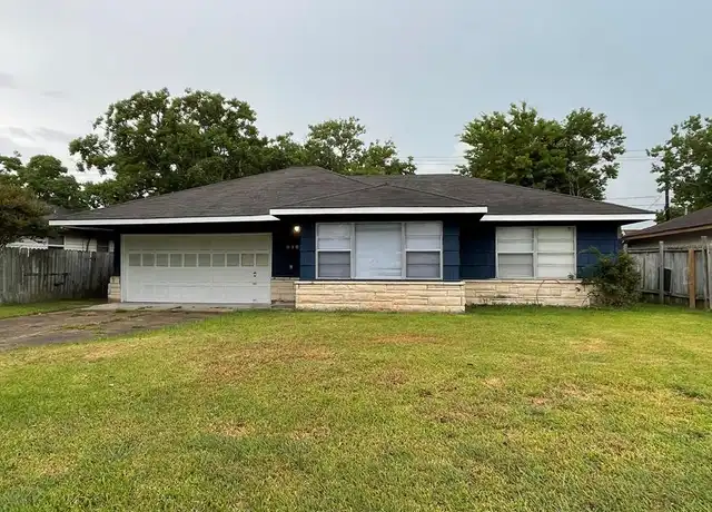 Property at 810 W 9th St, Freeport, TX, 77541, 3 beds, 2 baths, [object Object]