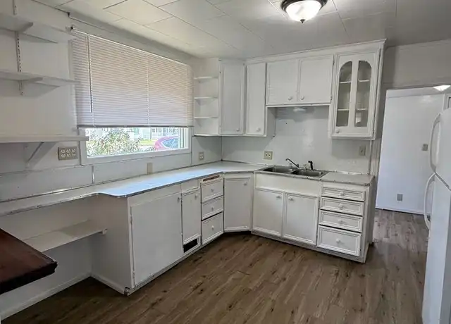 Property at 724 3rd St, Hoquiam, WA, 98550, 4 beds, 1 bath, [object Object]