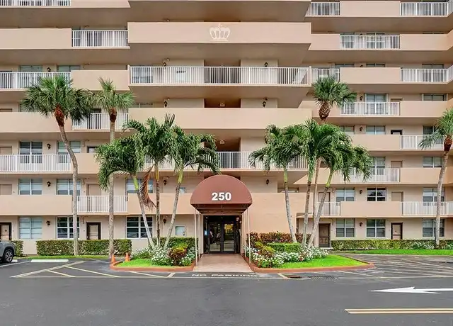 Property at 250 Jacaranda Dr #606, Plantation, FL, 33324, 2 beds, 2 baths, [object Object]