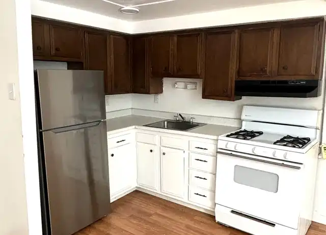 Property at 325 N Neville St Unit 4, Pittsburgh, PA, 15213, 2 beds, 1 bath, [object Object]