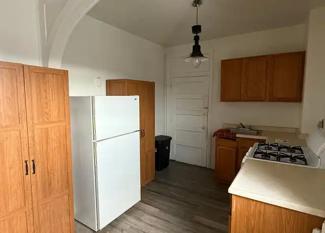 Property at 270 Emerson St Apt 8, Pittsburgh, PA, 15206, 2 beds, 1 bath, [object Object]