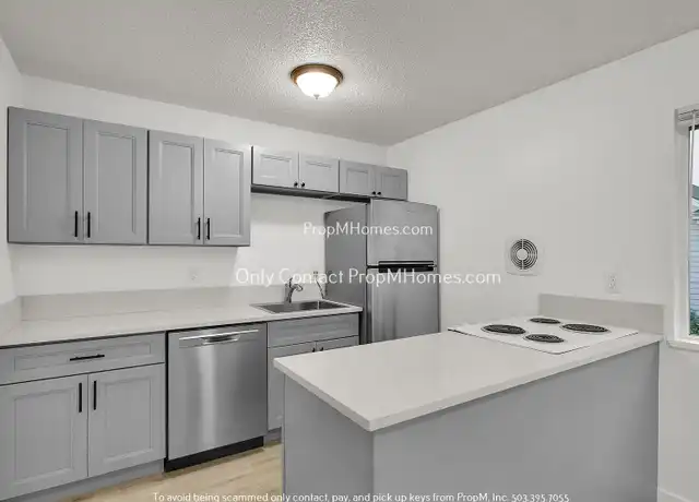 Property at 716 9th St, Oregon City, OR, 97045, 2 beds, 1 bath, [object Object]