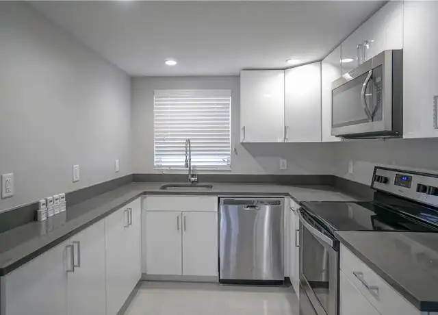 Property at 640 NE 7th Ave Unit 4, Fort Lauderdale, FL, 33304, 1 bed, 1 bath, [object Object]
