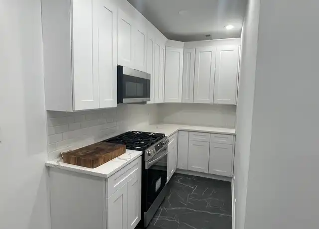 Property at 6825 S Crandon Ave Unit 3, Chicago, IL, 60649, 4 beds, 2 baths, [object Object]