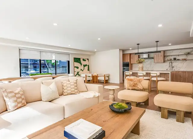 Photo of 350 N Palm Dr, Beverly Hills, CA 90210