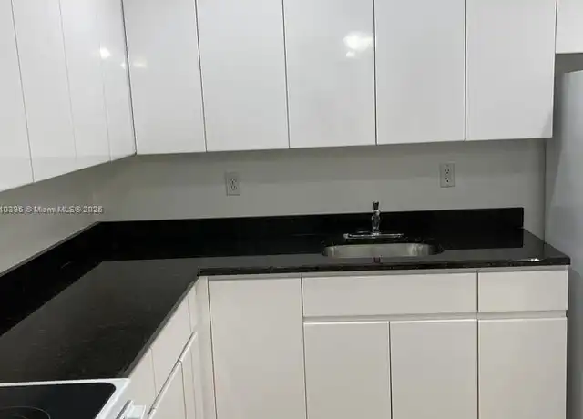 Property at 724 NE 4th St Unit 12, Hallandale Beach, FL, 33009, 1 bed, 1 bath, [object Object]