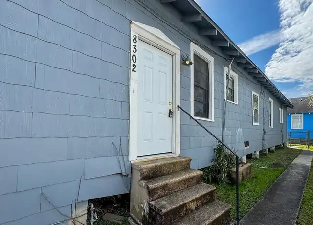 Property at 8302 Oleander St, New Orleans, LA, 70118, 3 beds, 1 bath, [object Object]