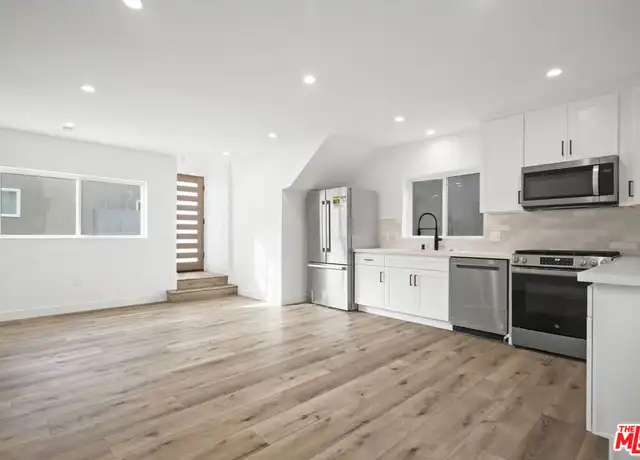 Property at 2808 Cloverdale Ave Unit 2/3, Los Angeles, CA, 90016, 3 beds, 2 baths, [object Object]