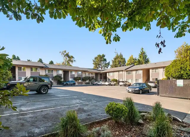 Property at 27th East Apartments - 533 SE 27th Ave, Portland, OR, 97214, 2 beds, 1 bath, [object Object]