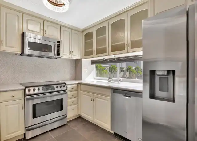Property at 884 SE 19th Ave, Deerfield Beach, FL, 33441, 2 beds, 2.5 baths, [object Object]