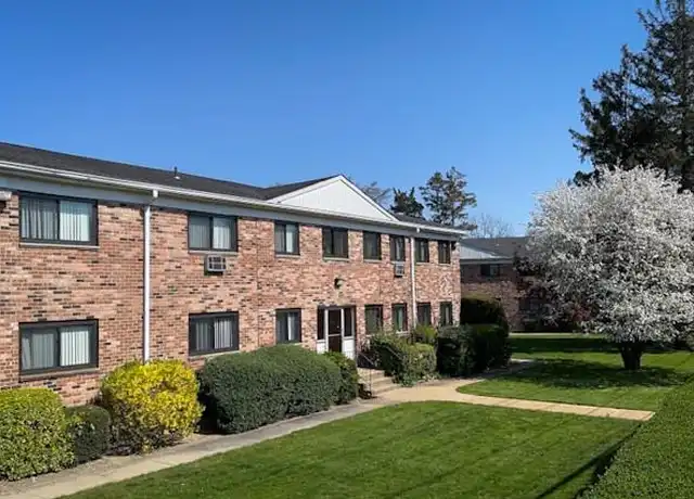 Property at 9 Brentwood Rd Unit 9-4B, Bay Shore, NY, 11706, 1 bed, 1 bath, [object Object]