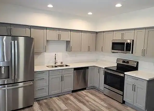Property at Buena Vista Apartments - 3221 N 36th St, Phoenix, AZ, 85018, 3 beds, 2.5 baths, [object Object]