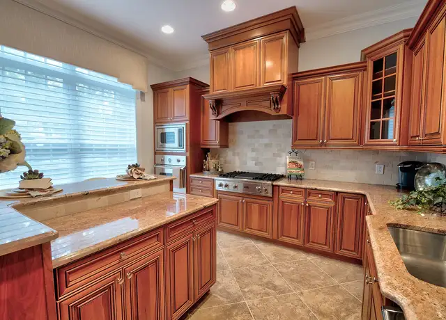 Photo of 40 Nassau St, Princeton, NJ 08542