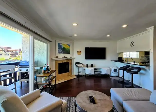 Property at 320 Hermosa Ave #105, Hermosa Beach, CA, 90254, 1 bed, 1 bath, [object Object]