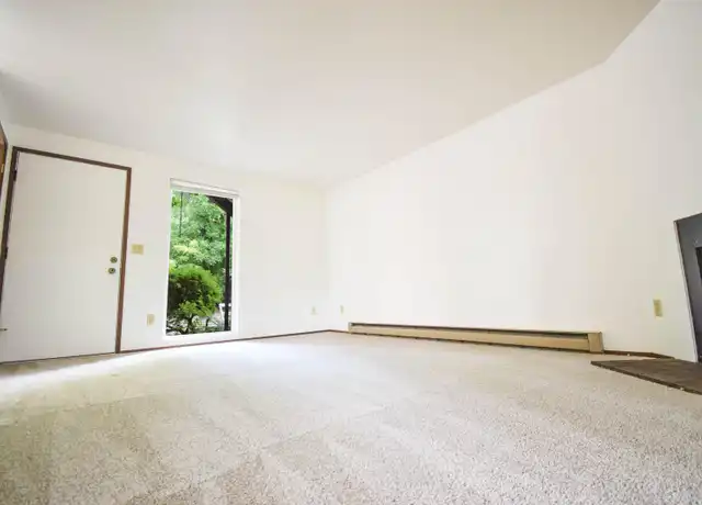 Property at 4450 SW 96th Ave Unit 03, Beaverton, OR, 97005, 1 bed, 1 bath, [object Object]