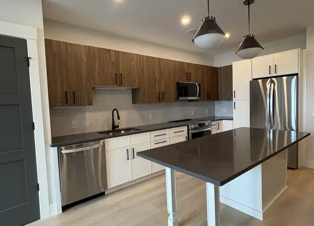 Property at 100 Plank St Unit 1, Bedford, MA, 01730, 1 bed, 1 bath, [object Object]
