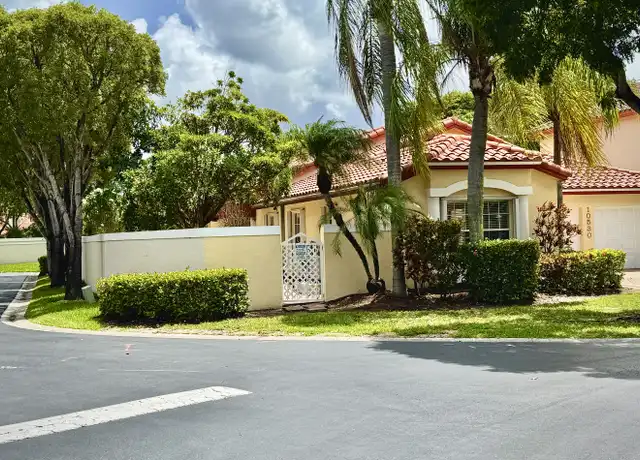 Property at 10530 NW 52nd Ter, Doral, FL, 33178, 4 beds, 2 baths, [object Object]