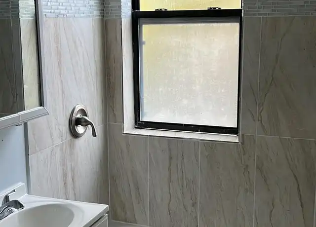 Property at 4433 S Greenwood Ave Unit 201, Chicago, IL, 60653, 2 beds, 1 bath, [object Object]