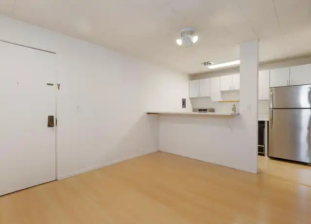 Property at 324 W Olympic Pl, Seattle, WA, 98119, 1 bed, 1 bath, [object Object]