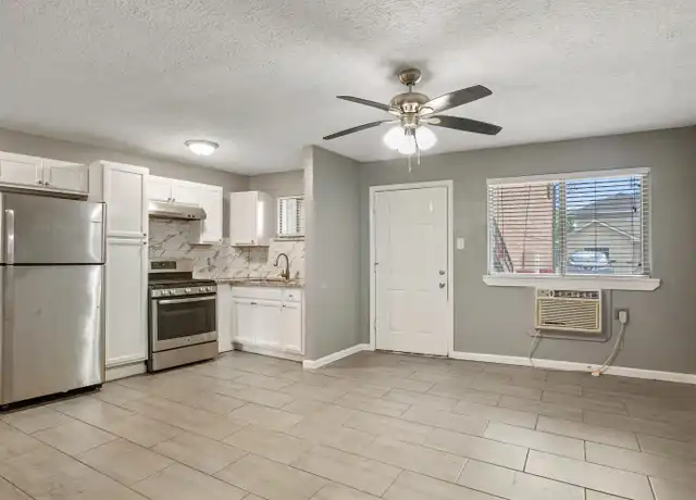 Property at 4811 Oakland St, Houston, TX, 77023, 1 bed, 1 bath, [object Object]