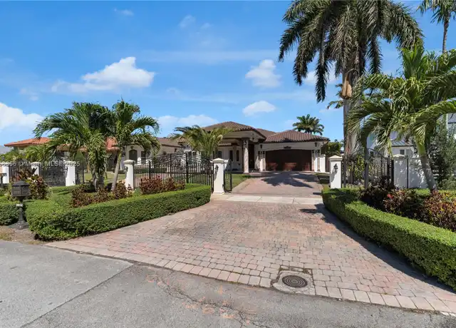 Property at 13493 SW 34th St, Miami, FL, 33175, 5 beds, 4 baths, [object Object]