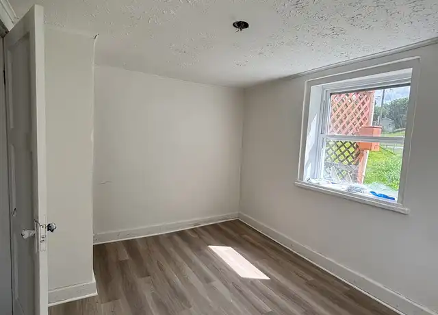 Property at 517 Randolph St, Staunton, VA, 24401, 1 bed, 1 bath, [object Object]
