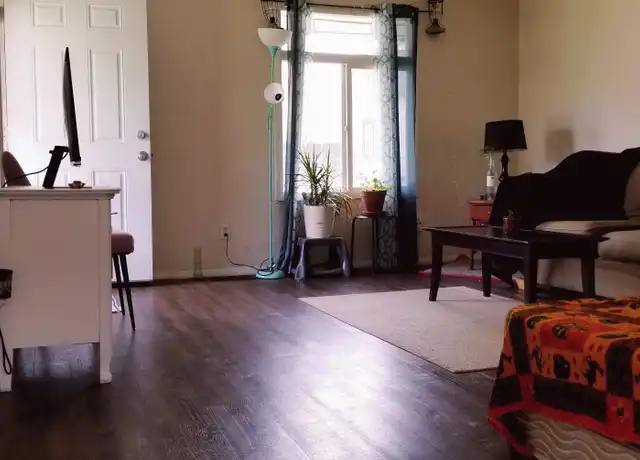 Property at 422 S Webster Ave, Indianapolis, IN, 46219, 2 beds, 1 bath, [object Object]