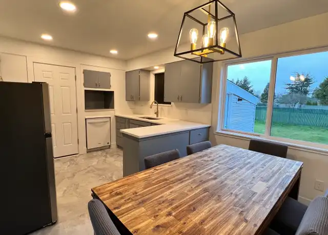 Property at 10833 NE Russell St, Portland, OR, 97220, 2 beds, 1 bath, [object Object]