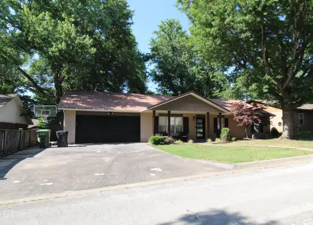 Property at 2715 W Gum St, Rogers, AR, 72758, 4 beds, 3 baths, [object Object]