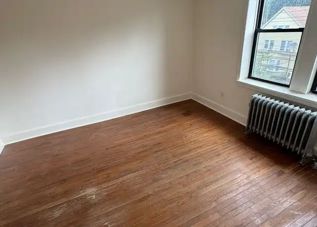 Property at 497 Van Cortlandt Park Ave Unit 3R, Yonkers, NY, 10705, 4 beds, 1 bath, [object Object]