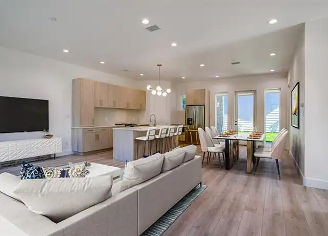Property at 424 N Denver St, Dallas, TX, 75203, 4 beds, 3.5 baths, [object Object]