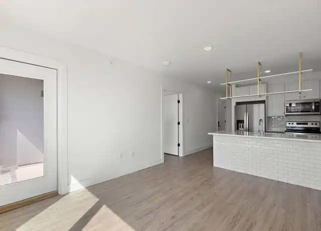 Property at 15 W Girard St Unit 201, Wilmington, DE, 19801, 1 bed, 1 bath, [object Object]