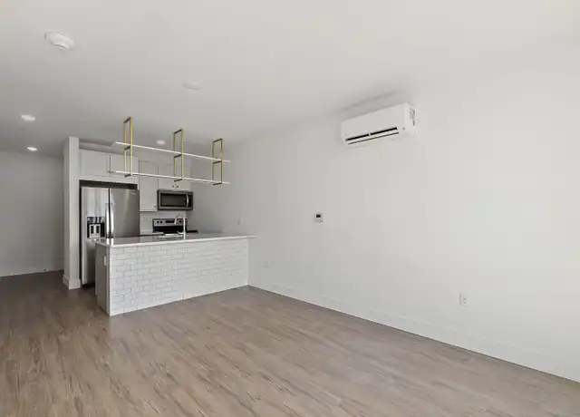 Property at 15 W Girard St Unit 201, Wilmington, DE, 19801, 1 bed, 1 bath, [object Object]