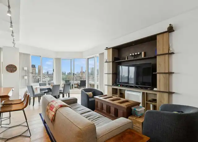 Property at 201 W 72nd St Unit 1A, New York, NY, 10023, 3 beds, 3 baths, [object Object]