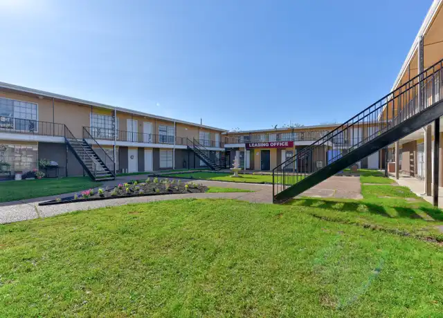 Property at Schroeder Apartments - 5918 Schroeder Rd, Houston, TX, 77021, 1-2 bed, 1 bath, [object Object]