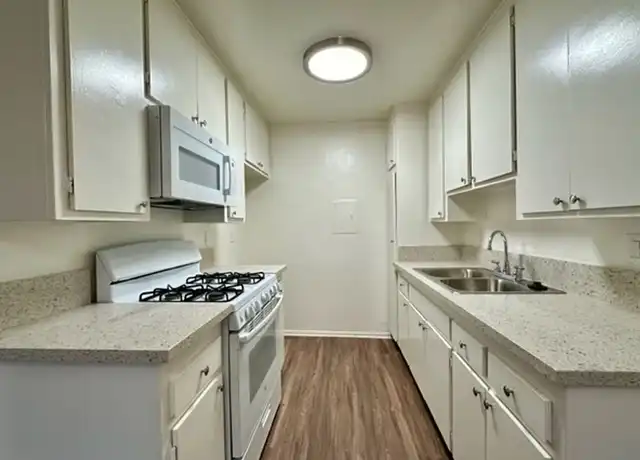 Property at 5747 Laurel Canyon Blvd, Valley Village, CA, 91607, 1 bed, 1 bath, [object Object]