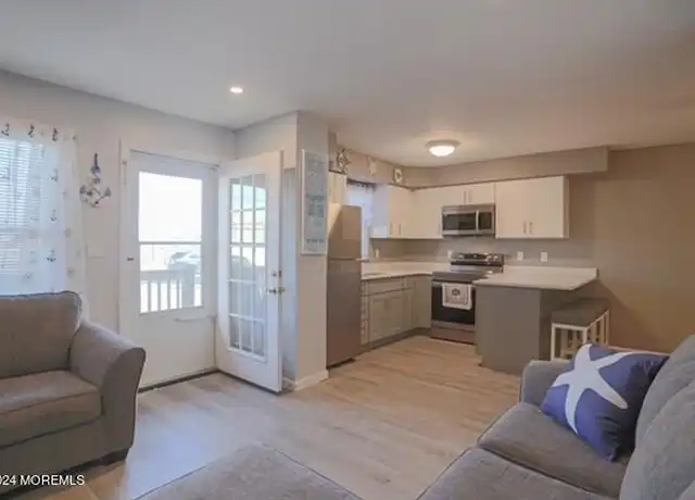 Property at 113 Lincoln Ave Unit 2-2, Seaside Heights, NJ, 08751, 2 beds, 1 bath, [object Object]